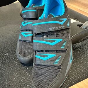 NWOT Never worn cycling shoes